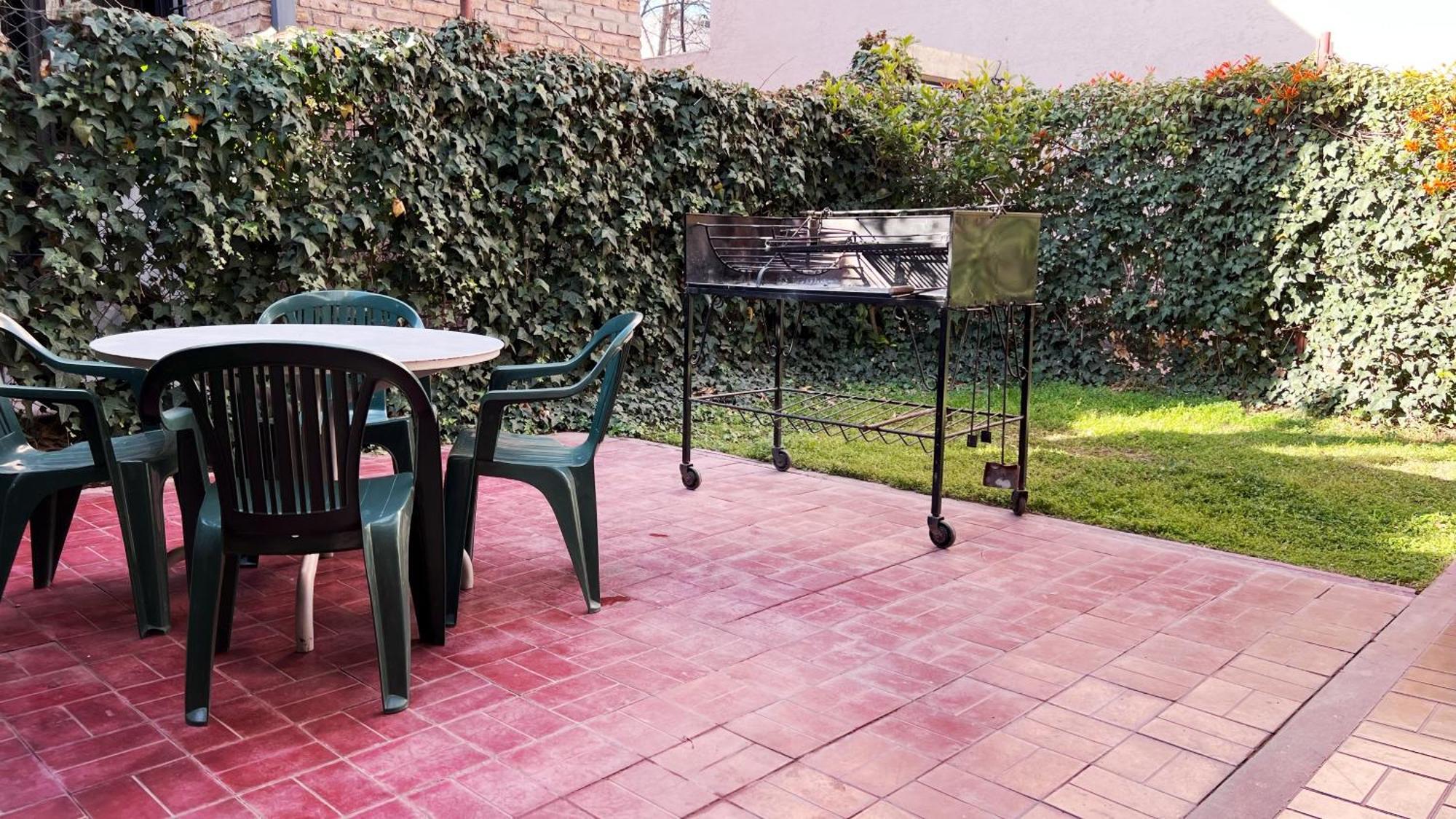 Duplex Mendoza Con Chochera Techada Eksteriør billede